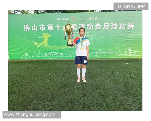 中国足球明星同志的奋斗与荣耀：他们如何在绿茵场上追逐梦想与平等